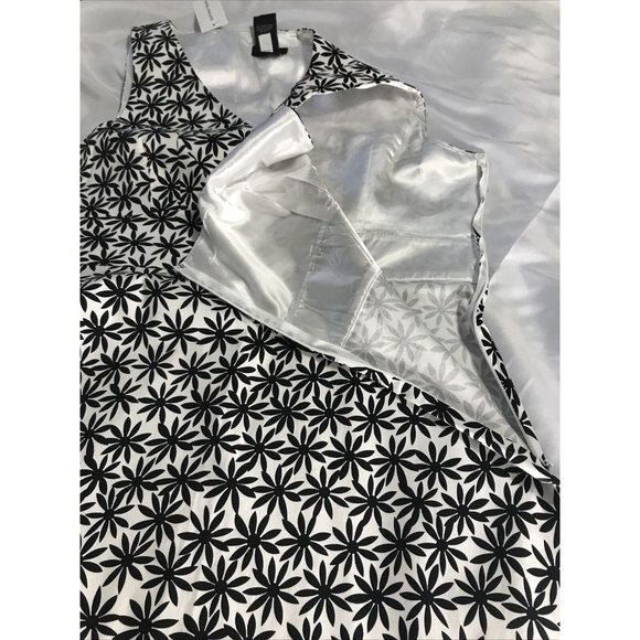 New Spense Black And White Floral Woman’s V-Neck Dress size 16 With Stretch - Picture 9 of 12